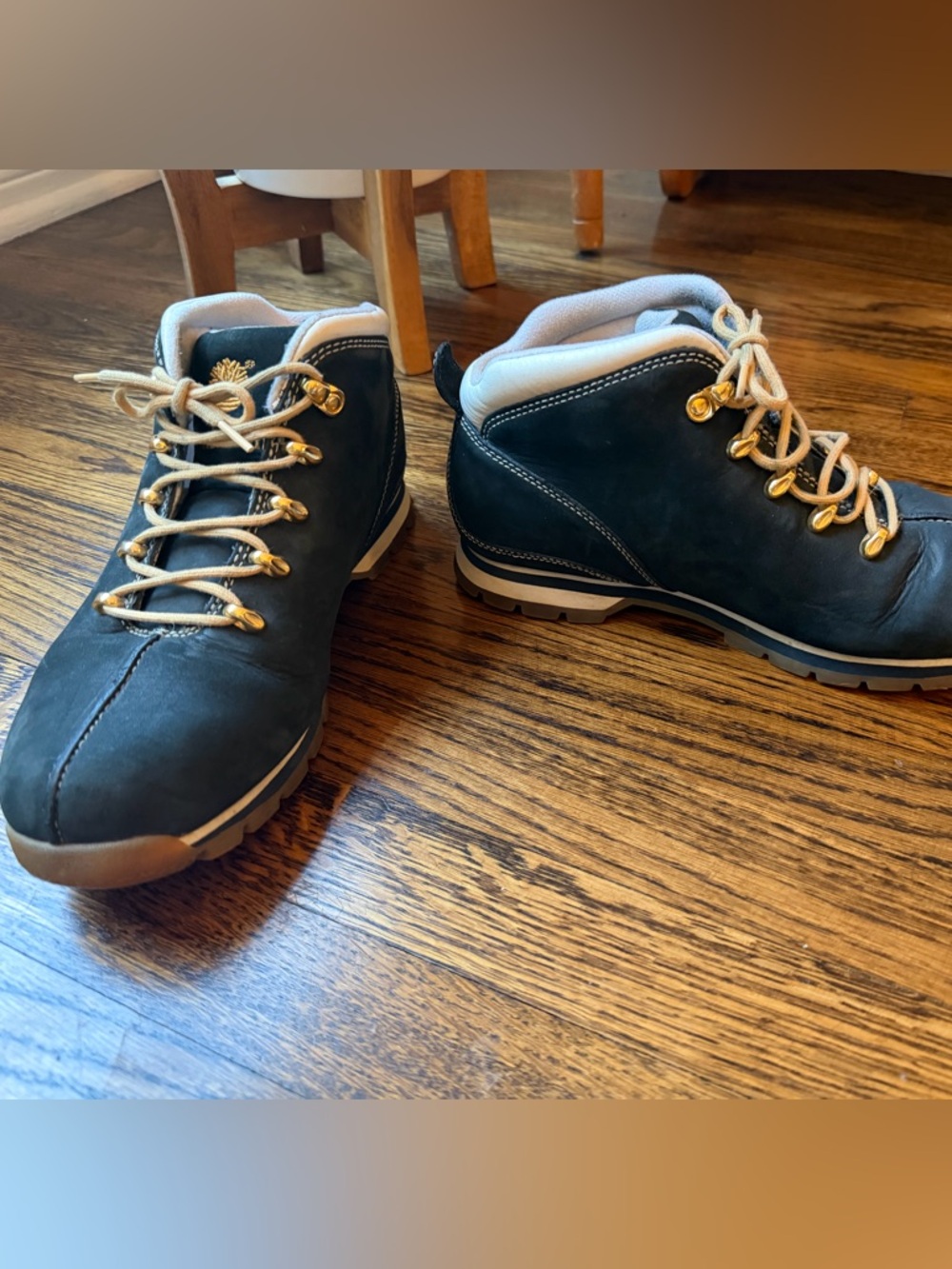 Vintage Y2K Timberlands | M7.5/W9